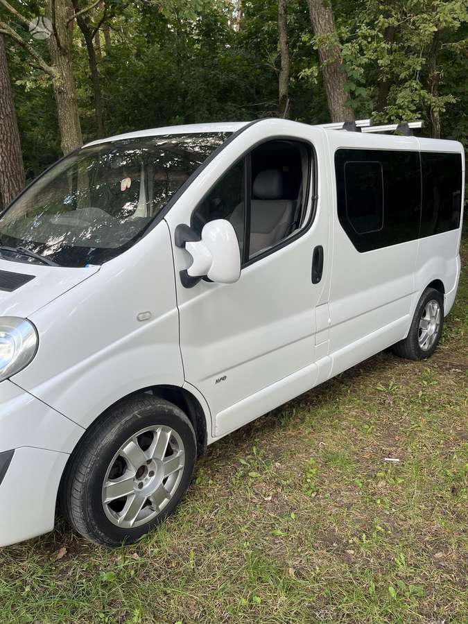 Opel Vivaro 2011 — photo 6