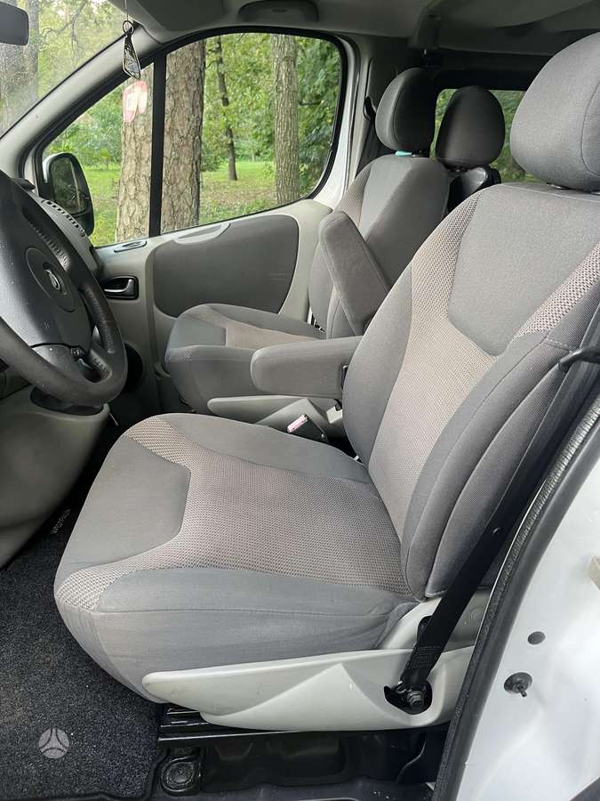 Opel Vivaro 2011 — photo 7