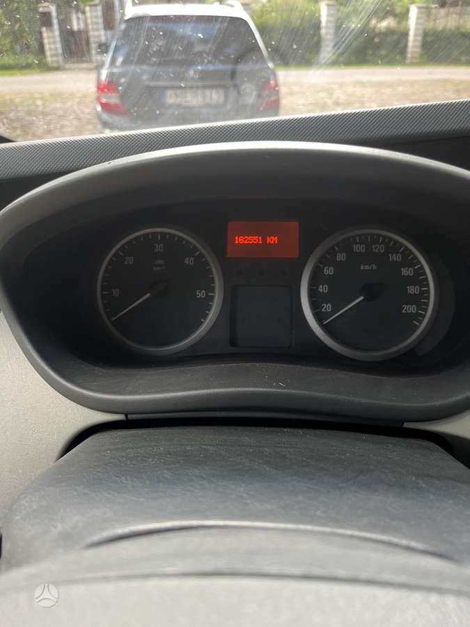 Opel Vivaro 2011 — photo 8