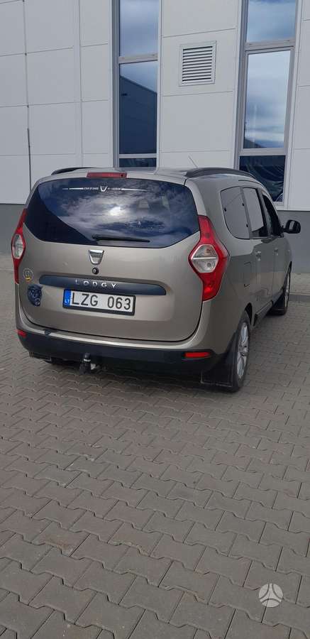 Dacia Lodgy 2012 — engine 1461 cm³, 107 HP (79kW)