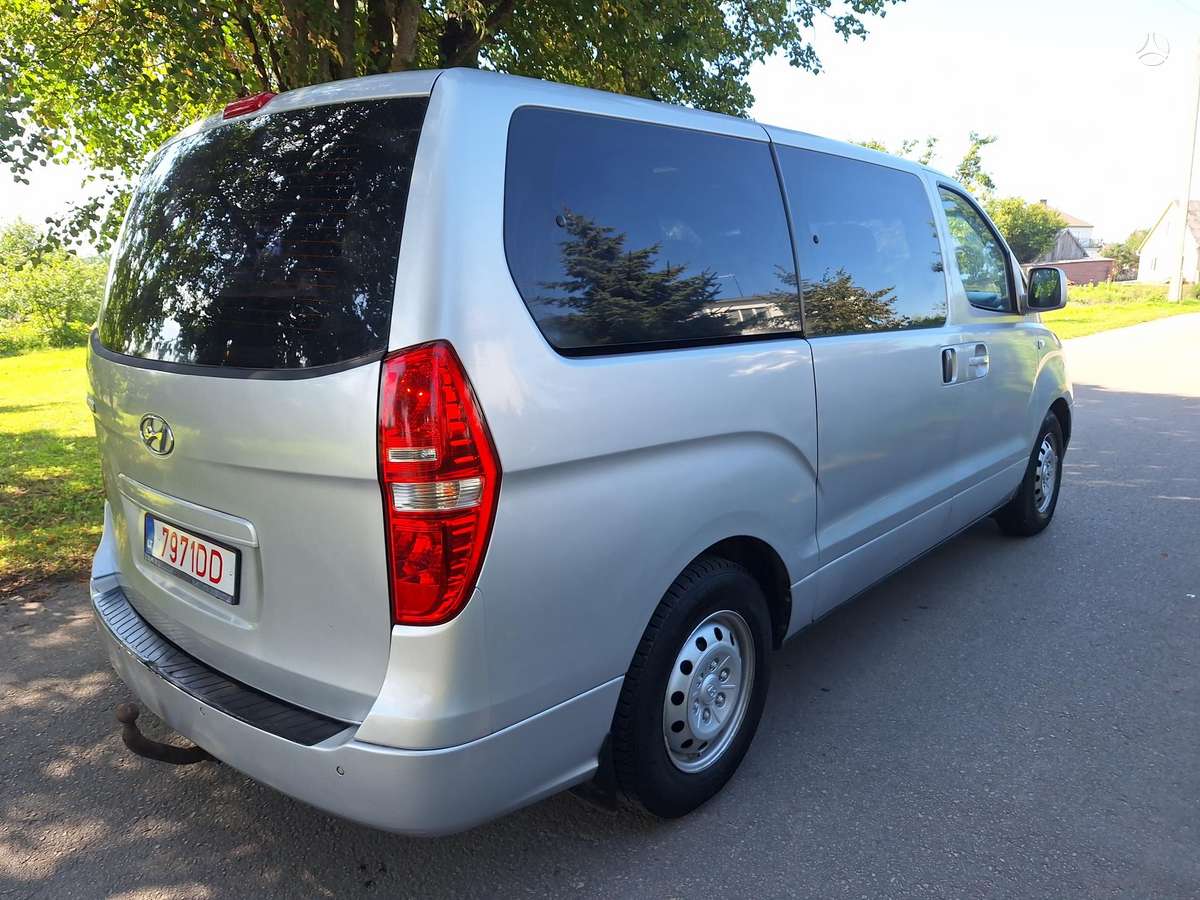 Hyundai H1 2009 — rear view