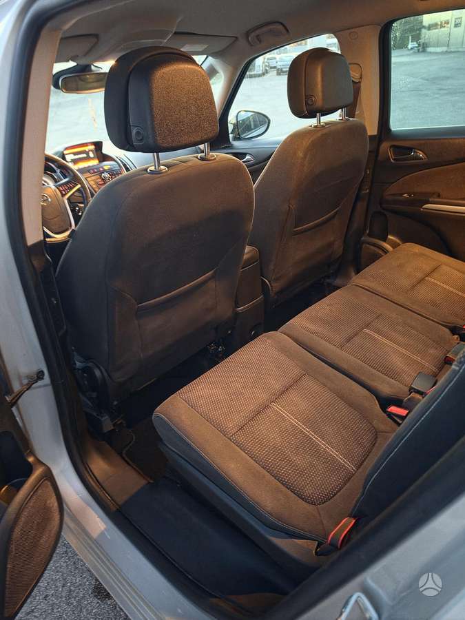 Opel Zafira 2015 — фото 13