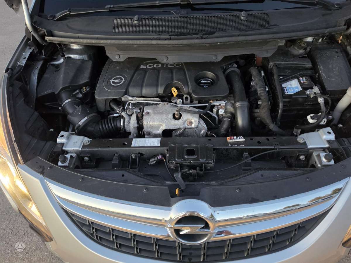 Opel Zafira 2015 — фото 15