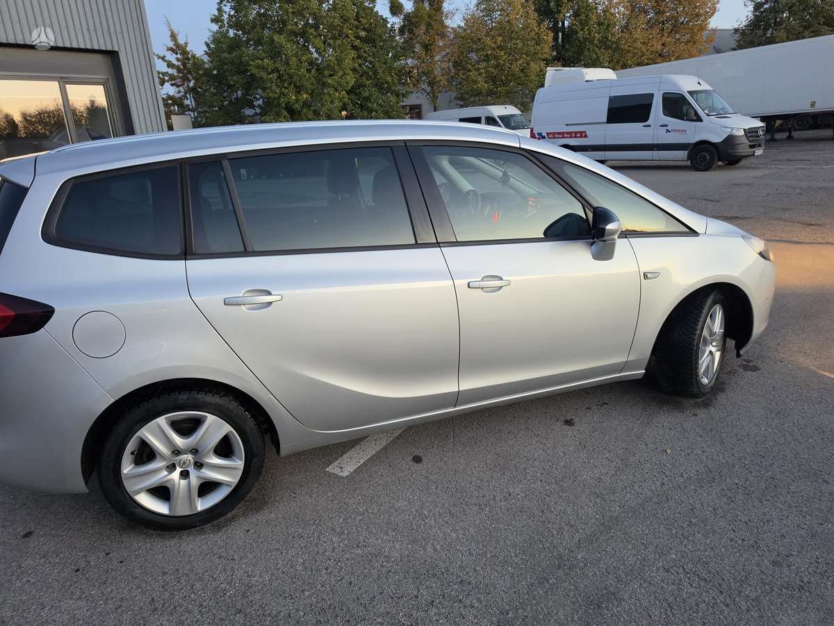 Opel Zafira 2015 — двигун 1600 cm³, 136 HP (100kW)