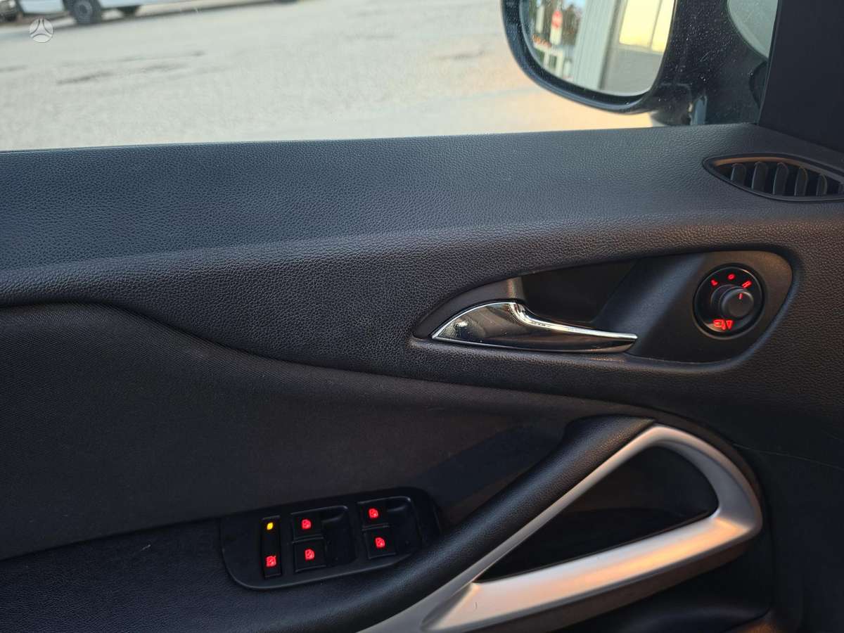 Opel Zafira 2015 — фото 7