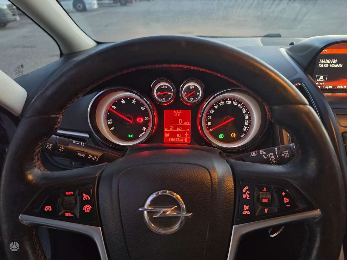 Opel Zafira 2015 — фото 9