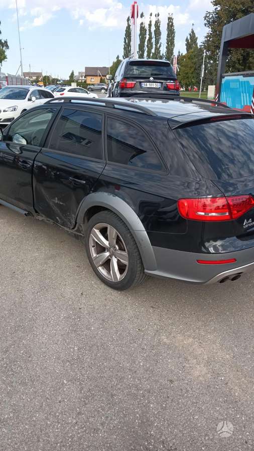 Audi A4 2012 — салон
