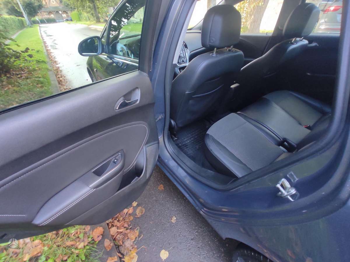 Opel Astra 2013 — photo 10