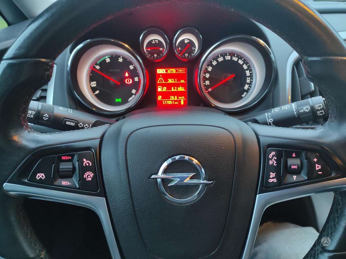 Opel Astra 2013 — photo 13