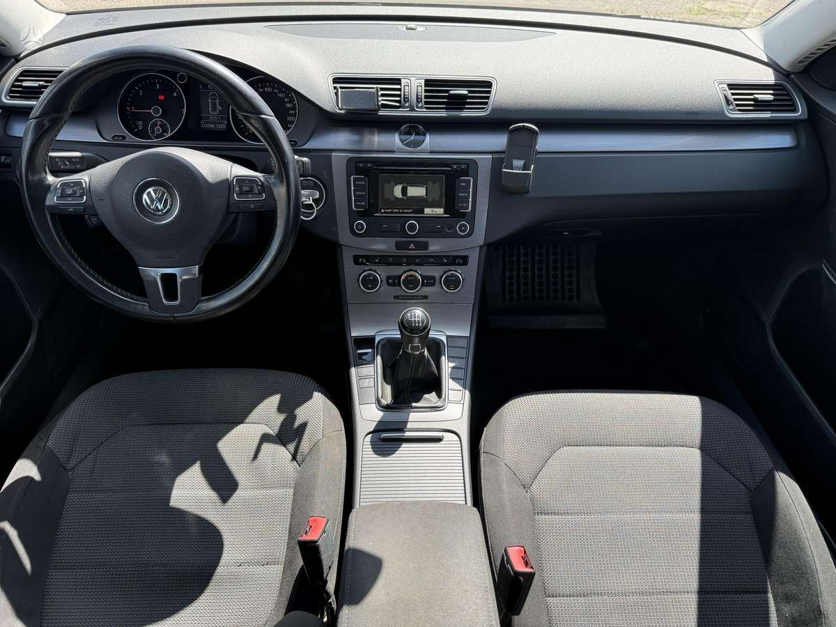 Volkswagen Passat 2014 — photo 12