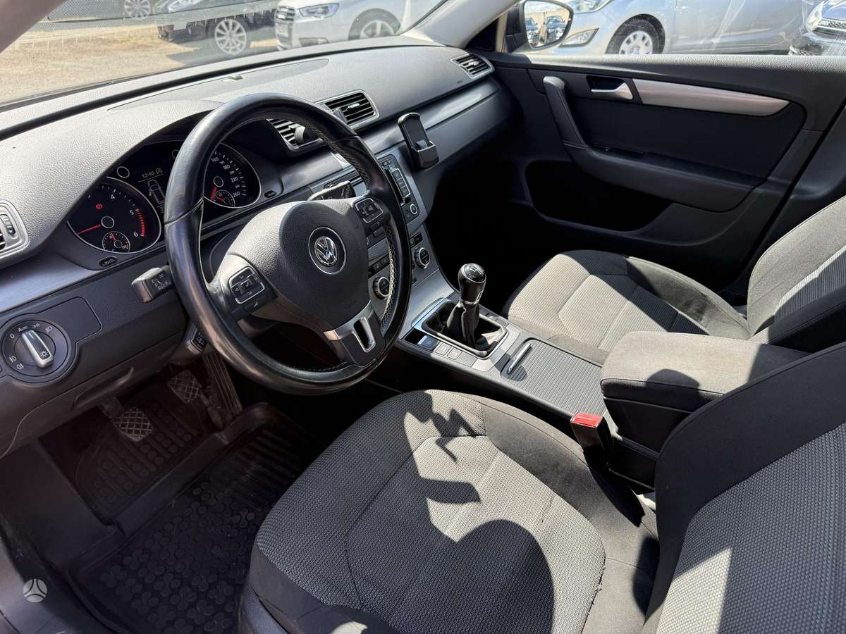 Volkswagen Passat 2014 — photo 18