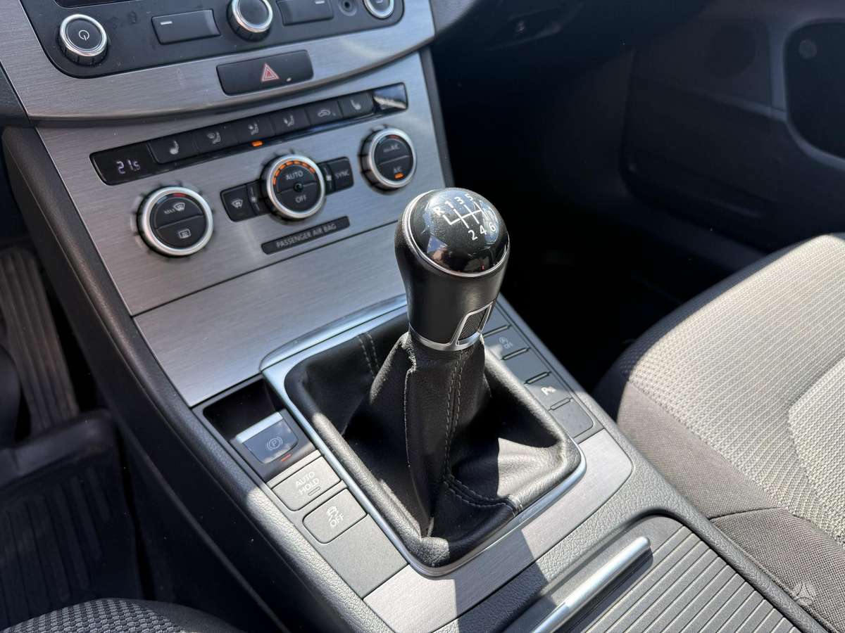 Volkswagen Passat 2014 — photo 19