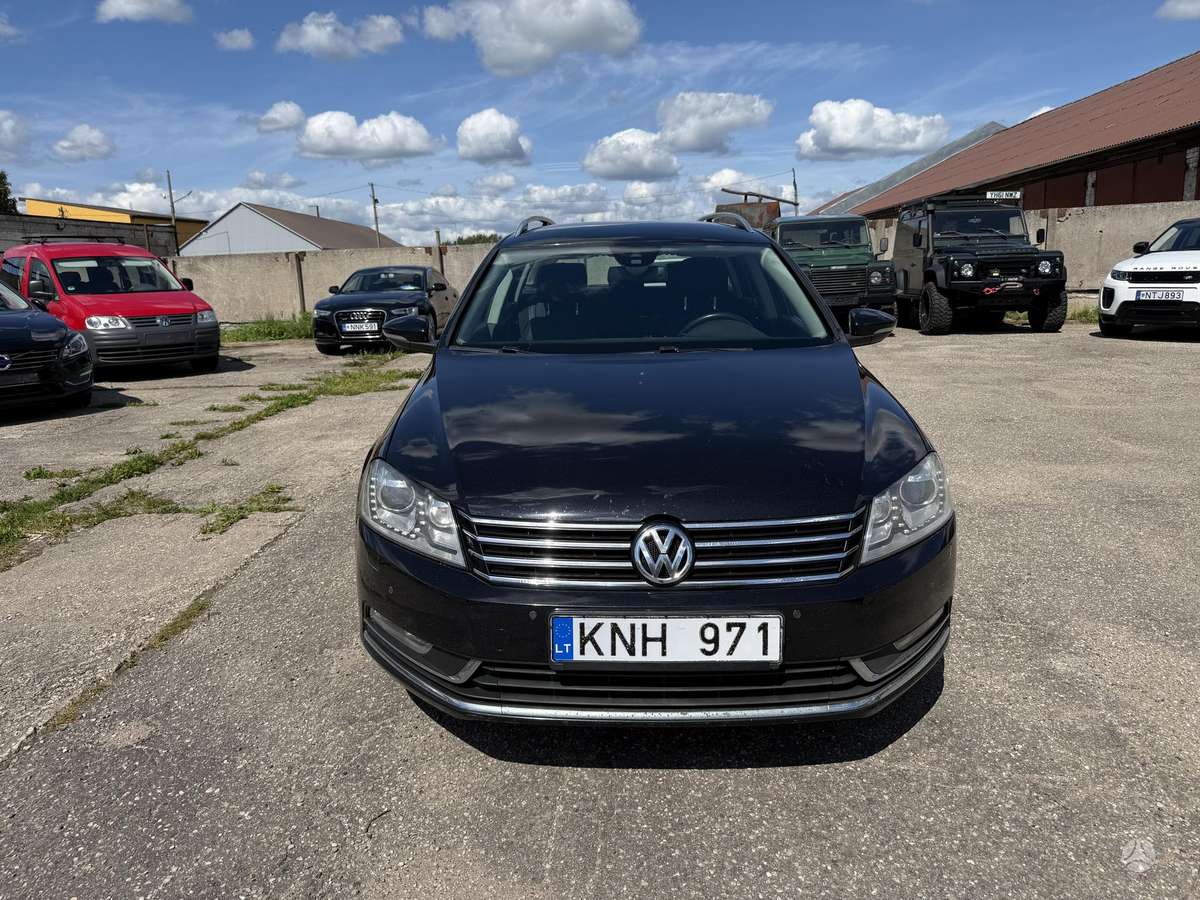 Volkswagen Passat 2014 — rear view