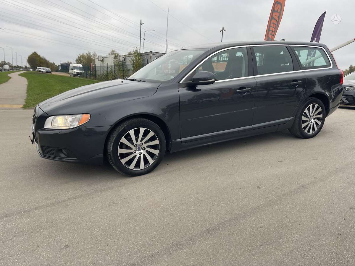 Volvo V70 2012 — салон