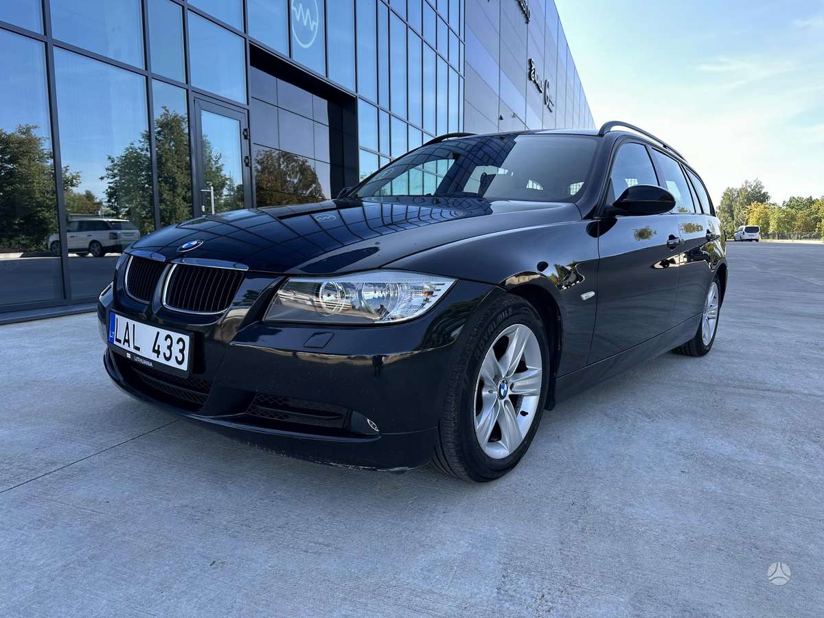 BMW 320 2006 — вигляд ззаду