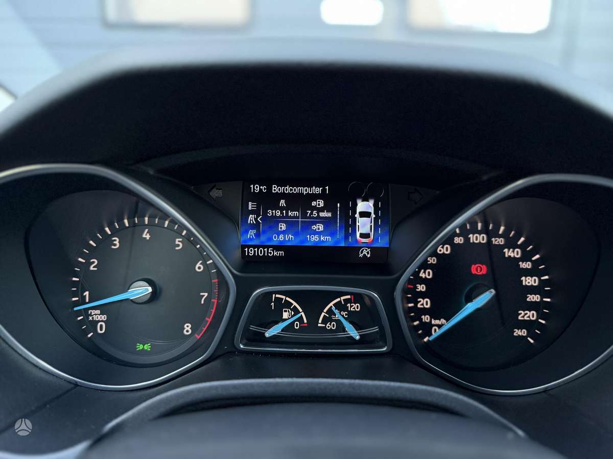 Ford Focus 2015 — фото 25