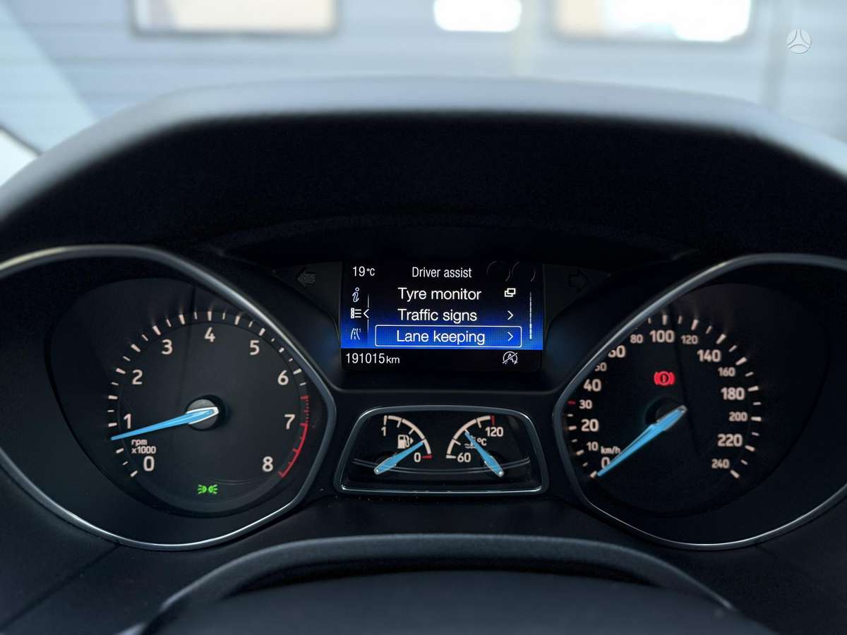 Ford Focus 2015 — фото 28