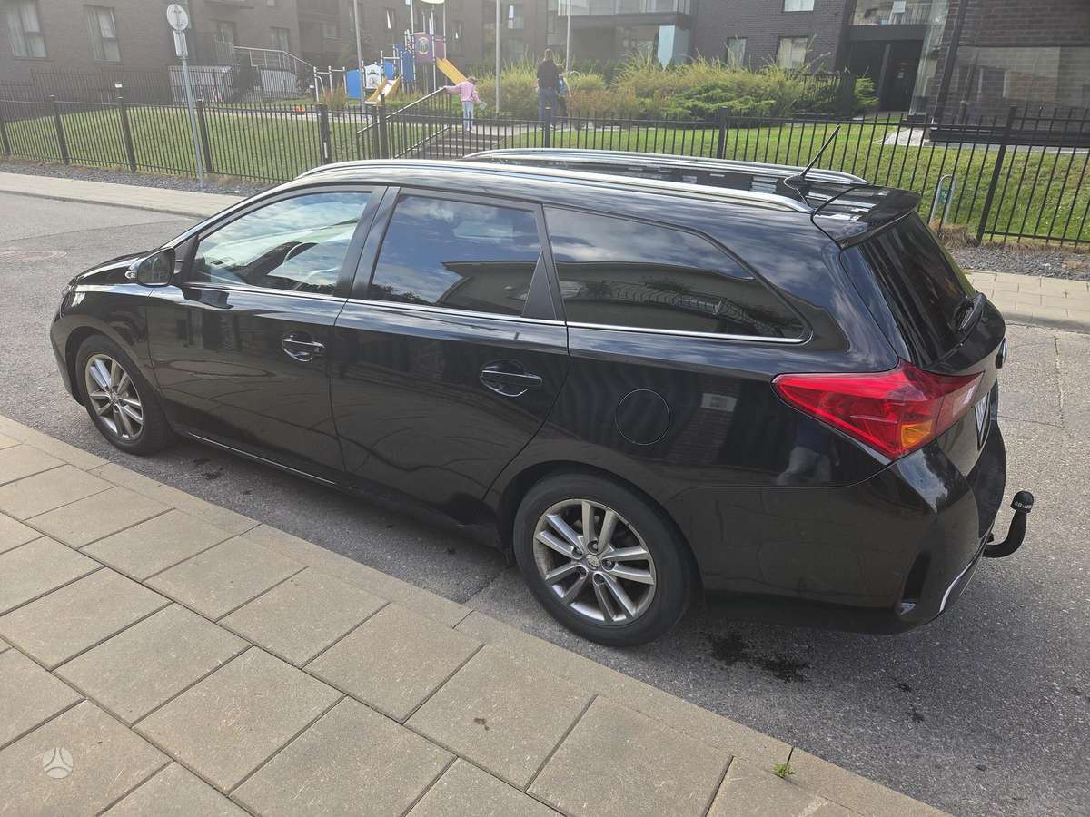 Toyota Auris 2014 — rear view