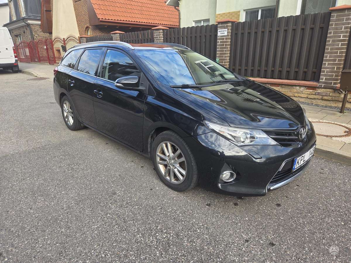 Toyota Auris 2014 — engine 1998 cm³, 124 HP (91kW)