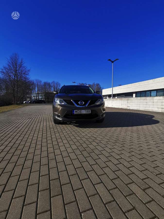 Nissan Qashqai 2015 — rear view