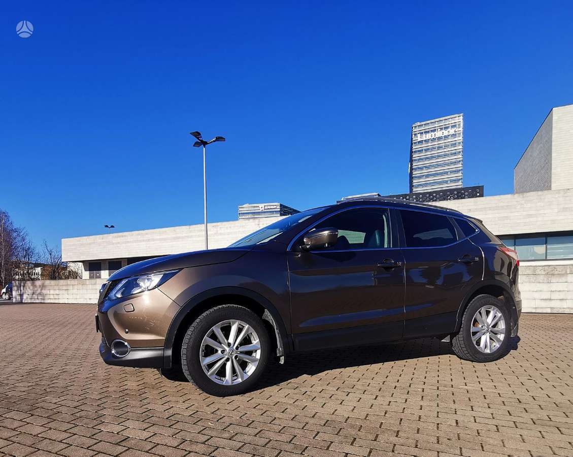 Nissan Qashqai 2015 — interior