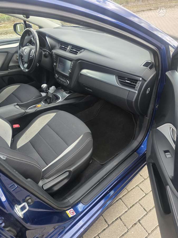 Toyota Avensis 2015 — photo 13