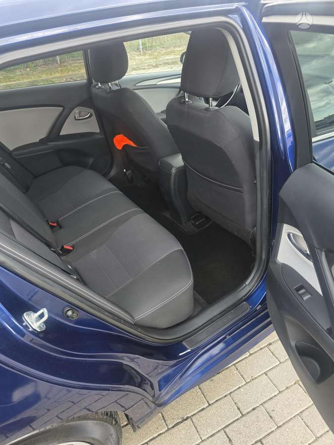 Toyota Avensis 2015 — photo 14