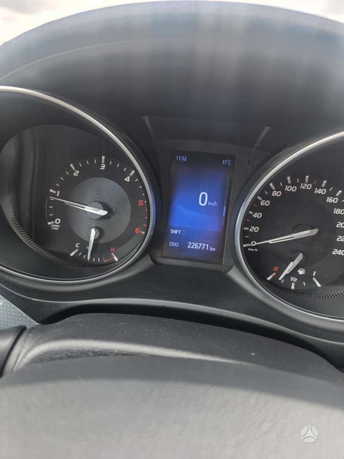 Toyota Avensis 2015 — photo 19