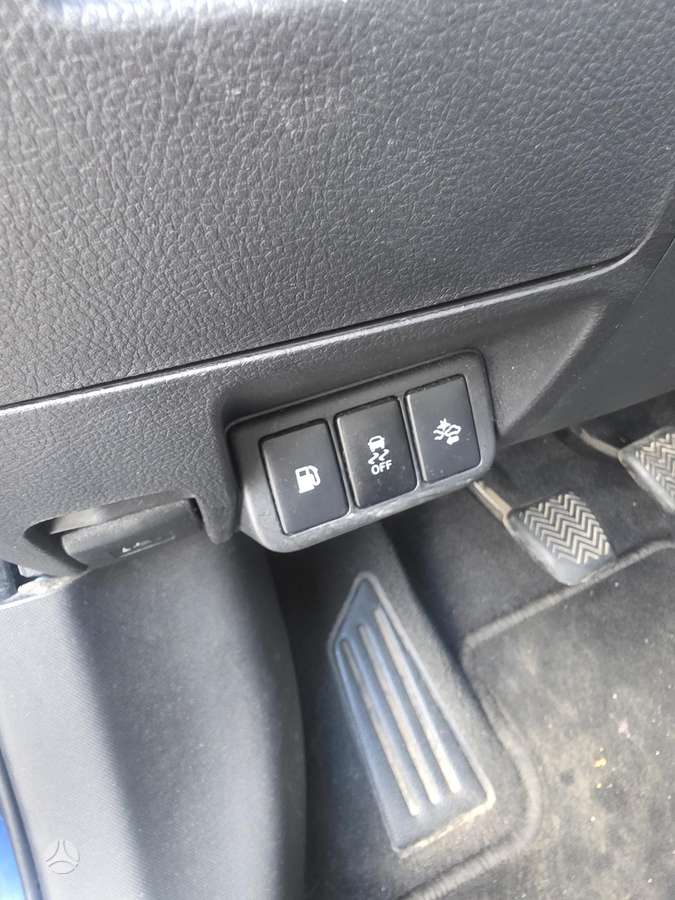 Toyota Avensis 2015 — photo 22