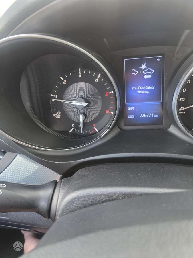 Toyota Avensis 2015 — photo 23