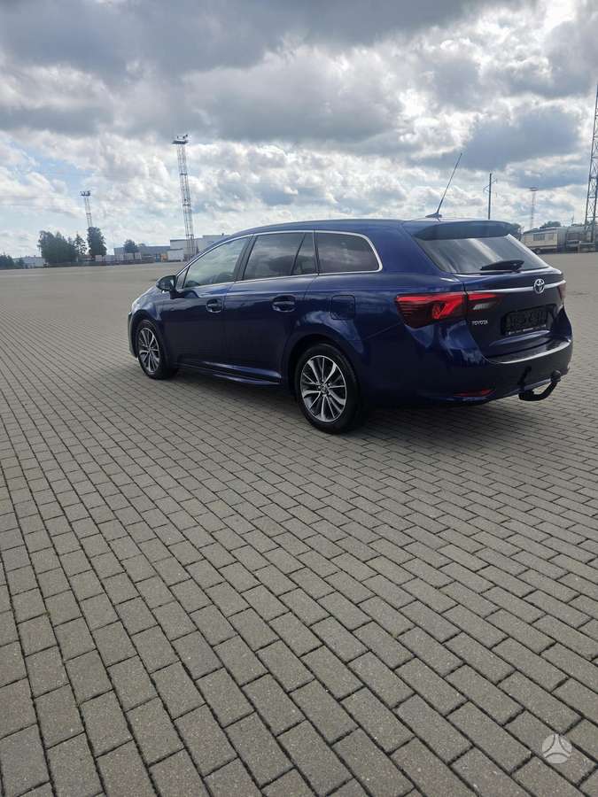Toyota Avensis 2015 — interior