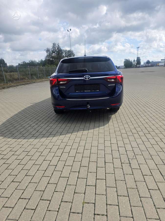 Toyota Avensis 2015 — engine 1995 cm³, 143 HP (105kW)