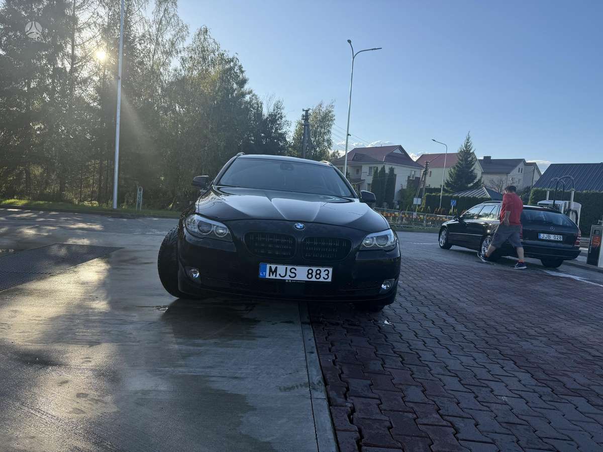 BMW 525 2011 — photo 11