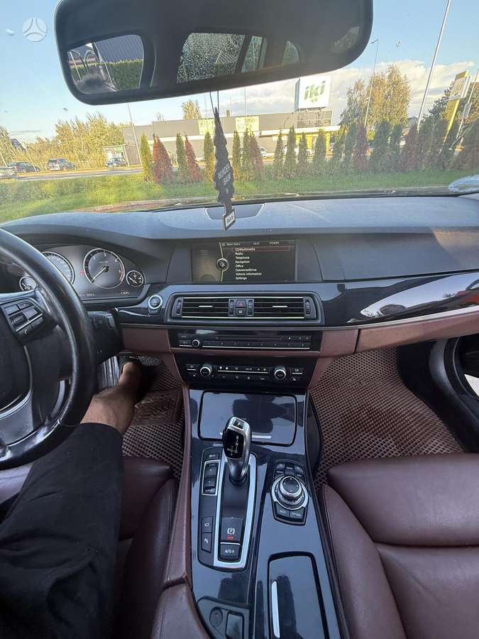 BMW 525 2011 — photo 16