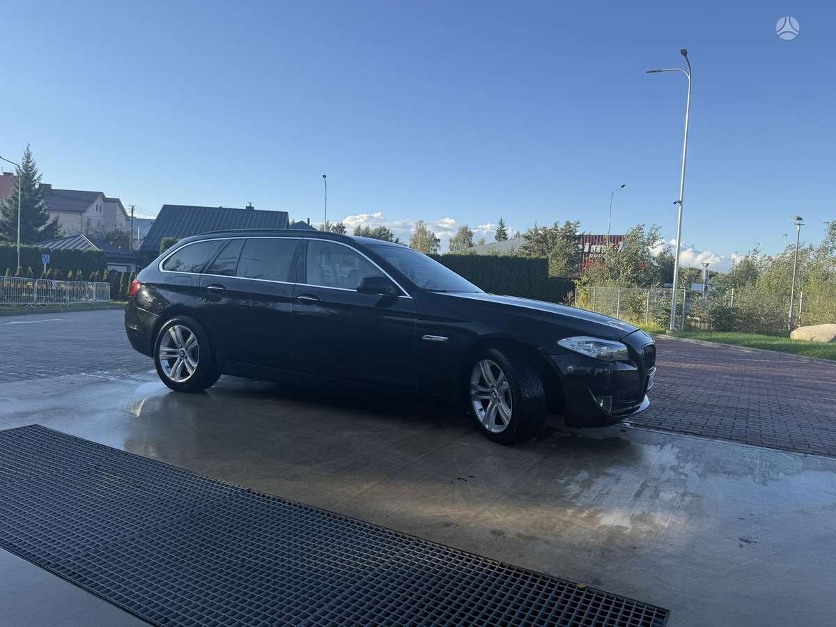 BMW 525 2011 — photo 9