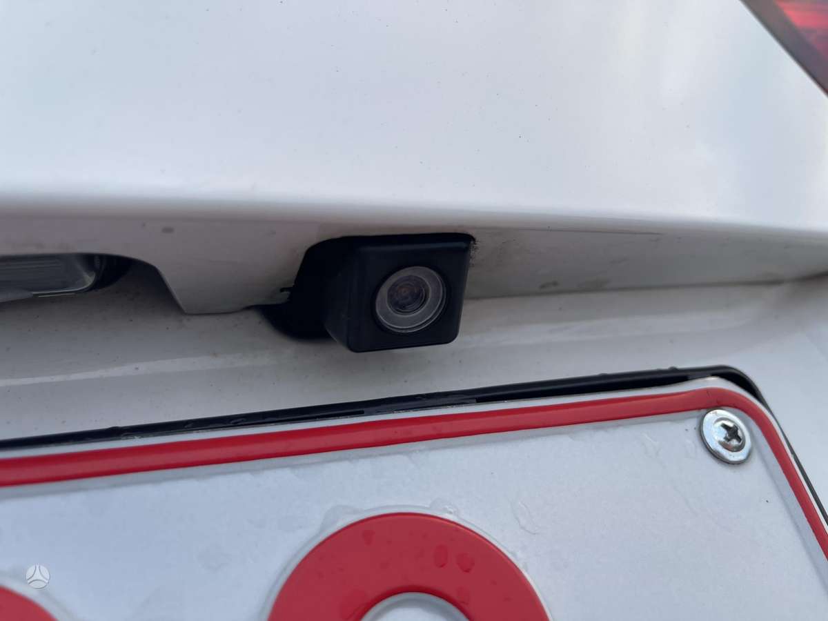 Toyota Auris 2014 — photo 11
