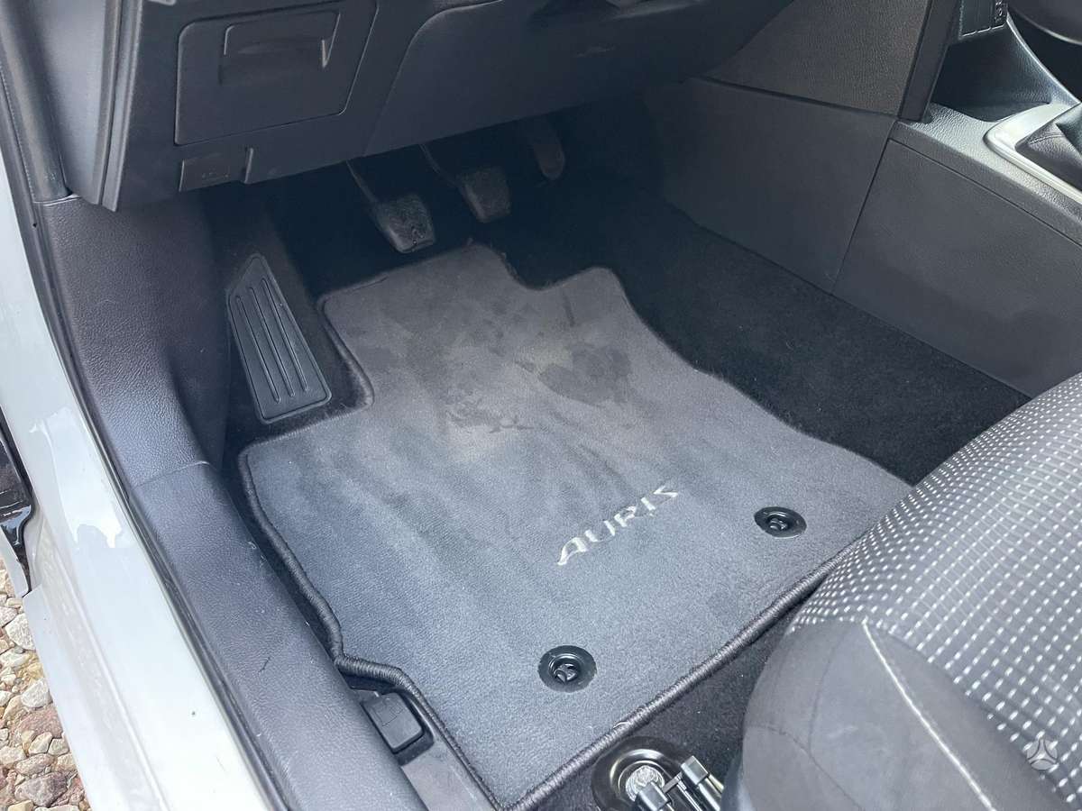 Toyota Auris 2014 — photo 18
