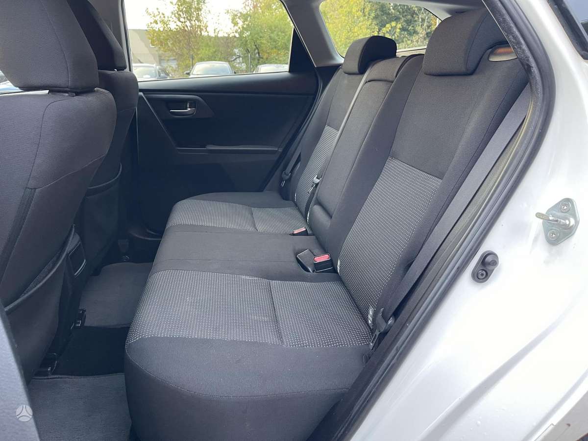 Toyota Auris 2014 — photo 19