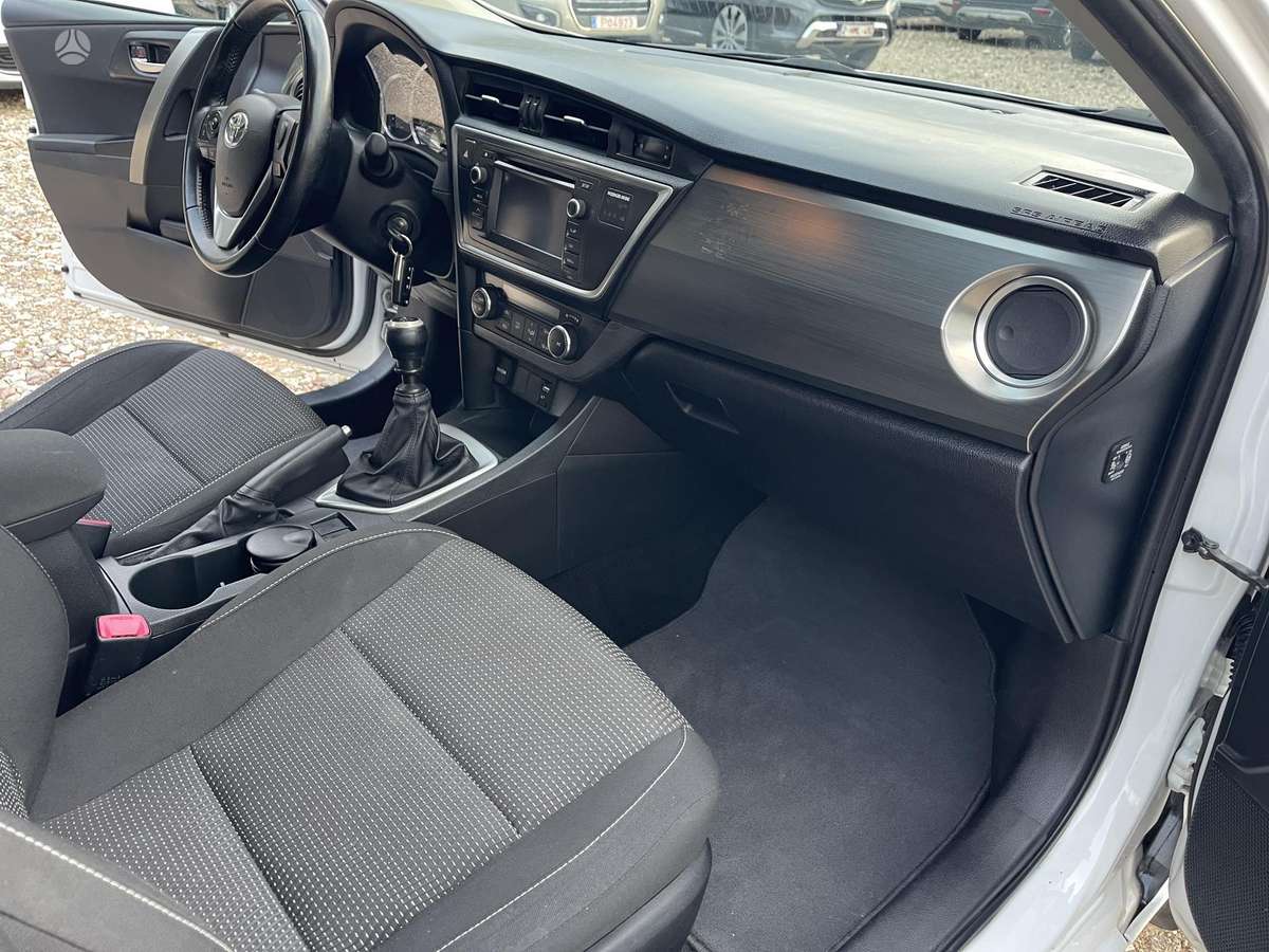 Toyota Auris 2014 — photo 22
