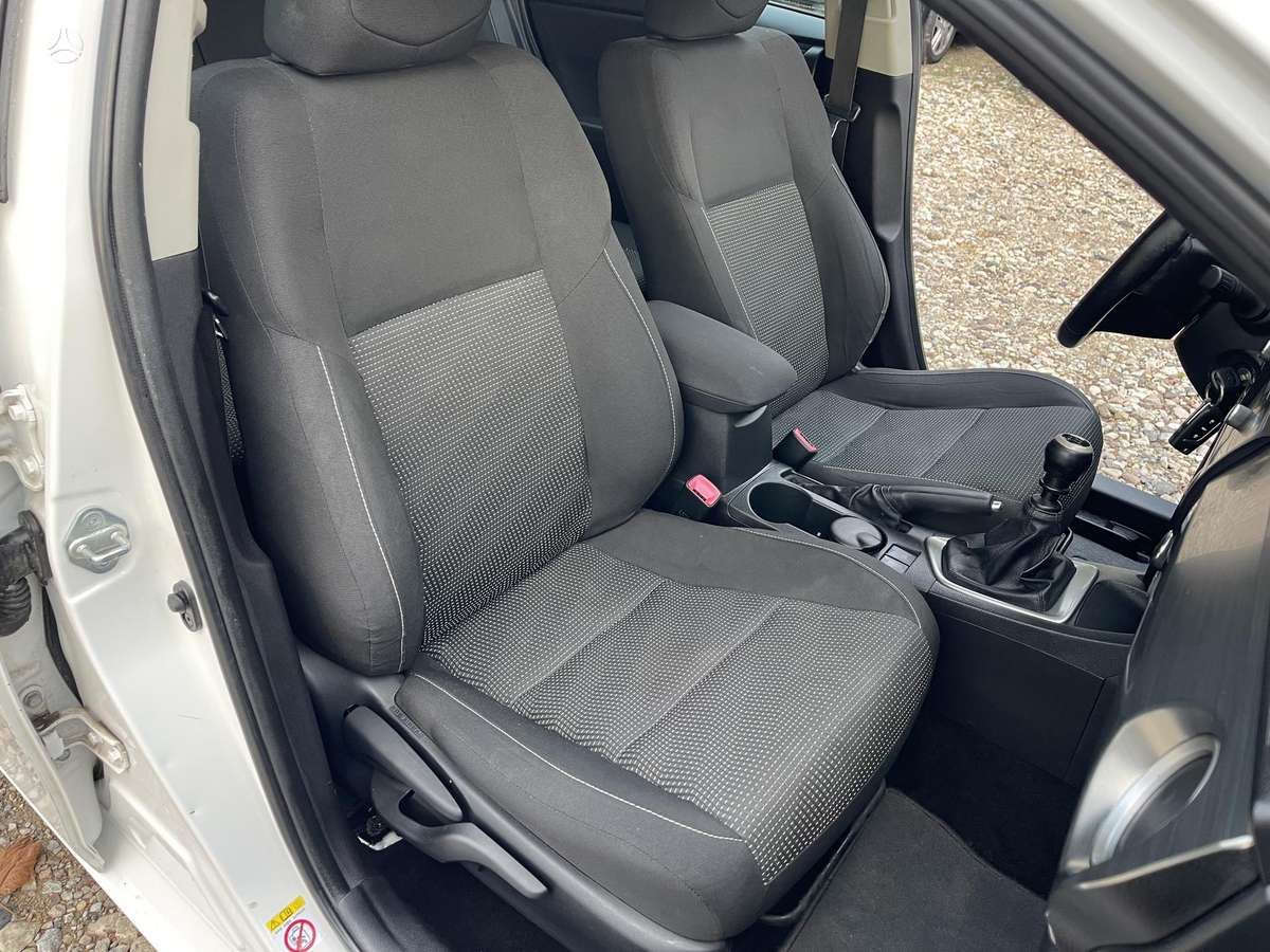 Toyota Auris 2014 — photo 23