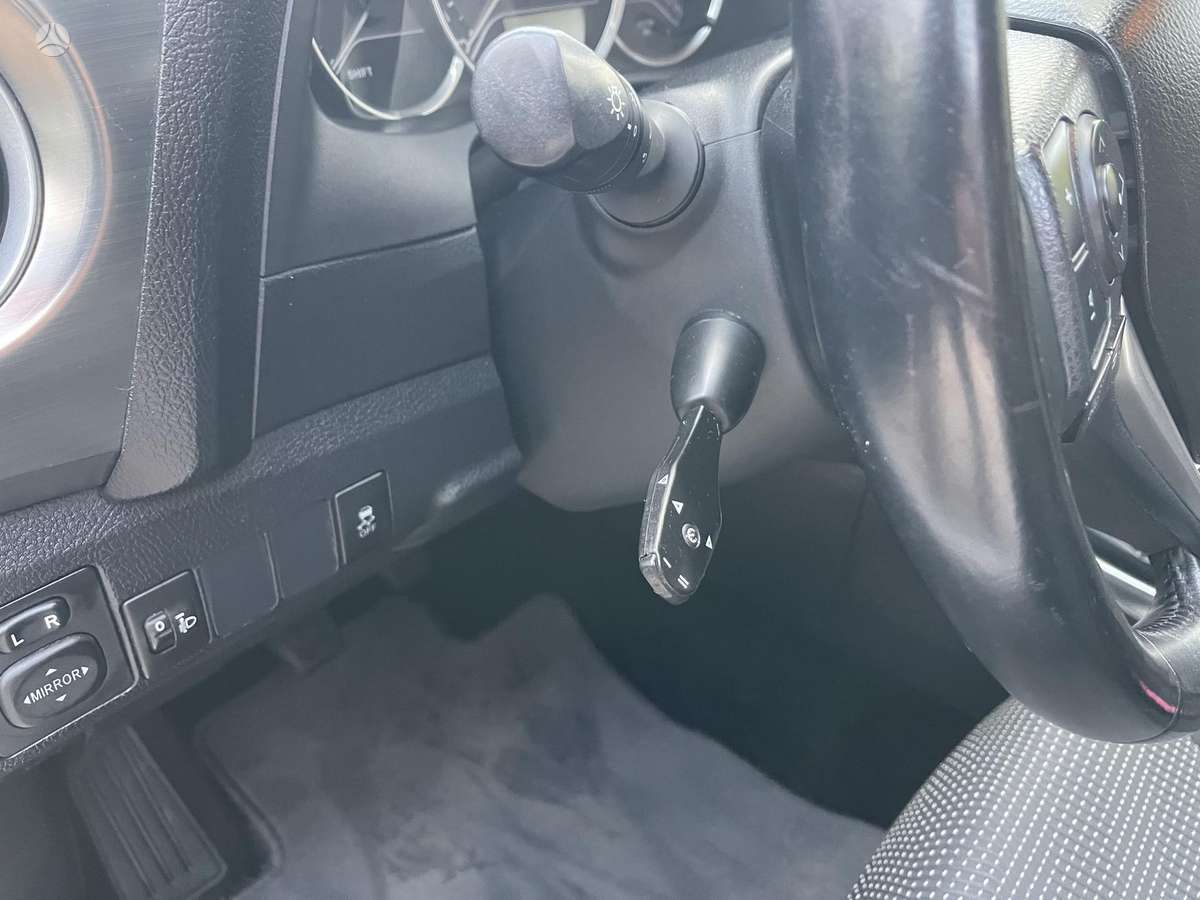 Toyota Auris 2014 — photo 25