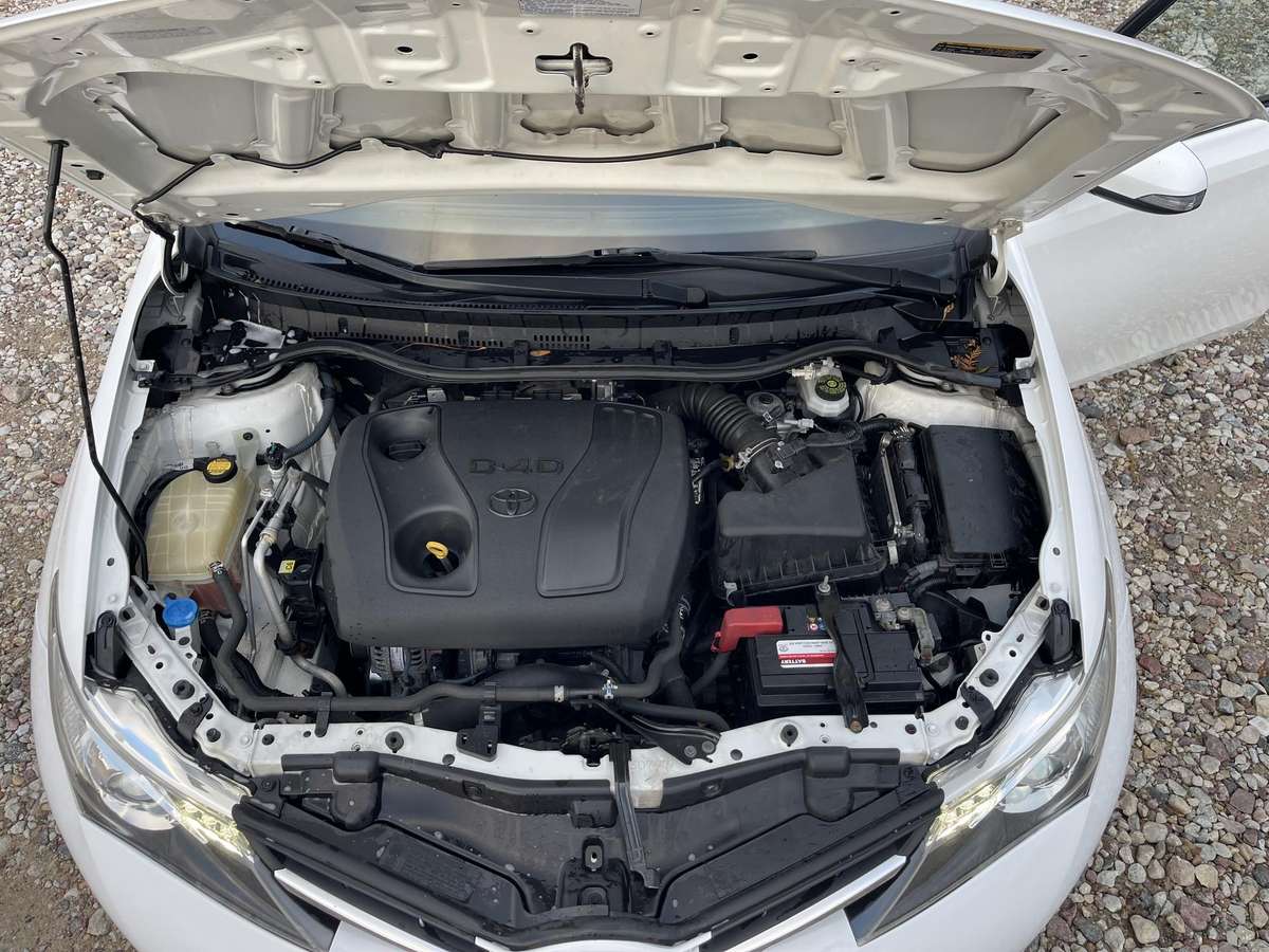 Toyota Auris 2014 — photo 27