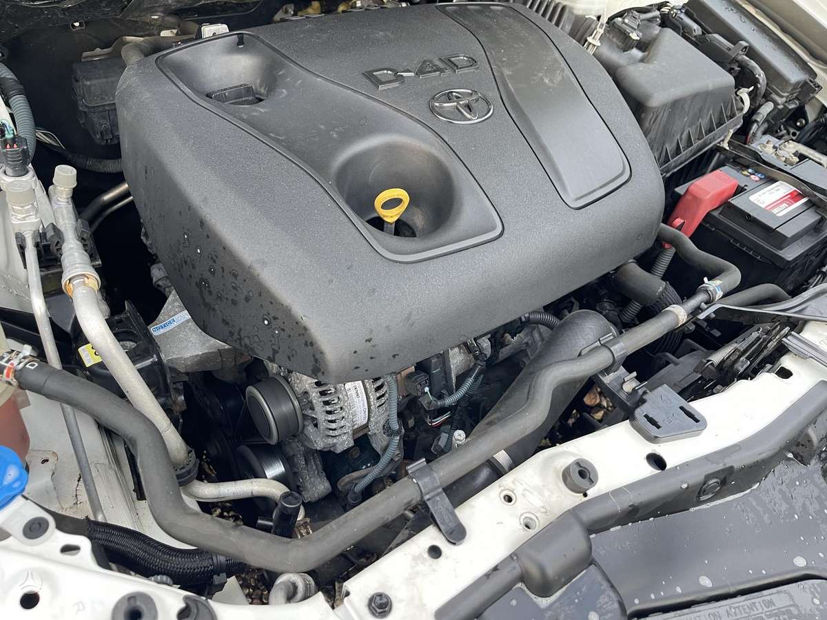 Toyota Auris 2014 — photo 29