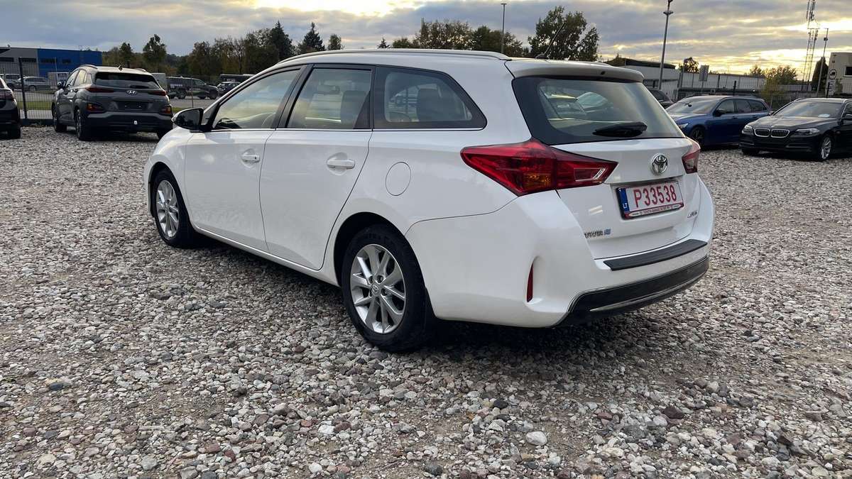 Toyota Auris 2014 — photo 5