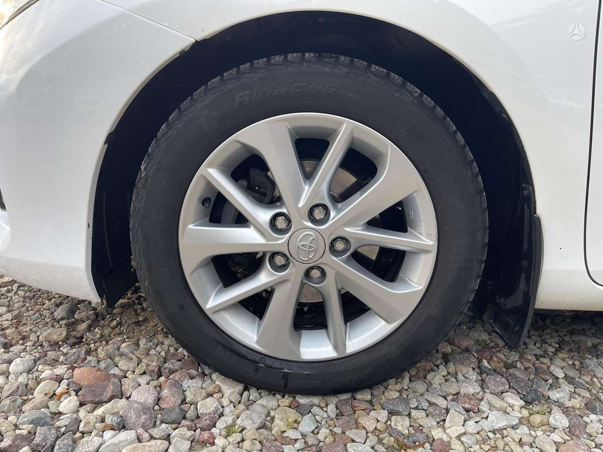 Toyota Auris 2014 — photo 9