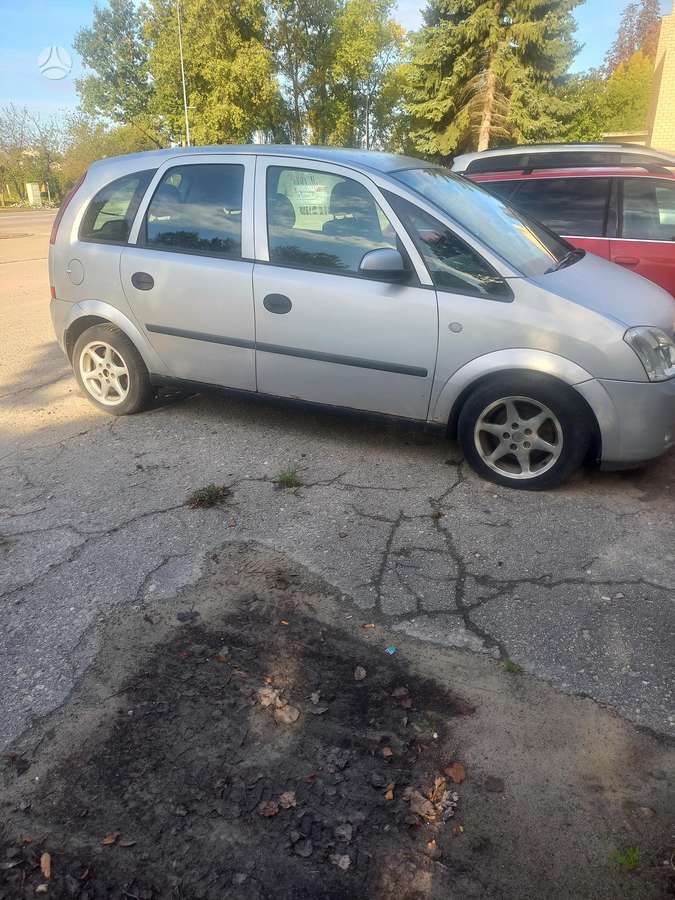 Opel Meriva 2004 — rear view
