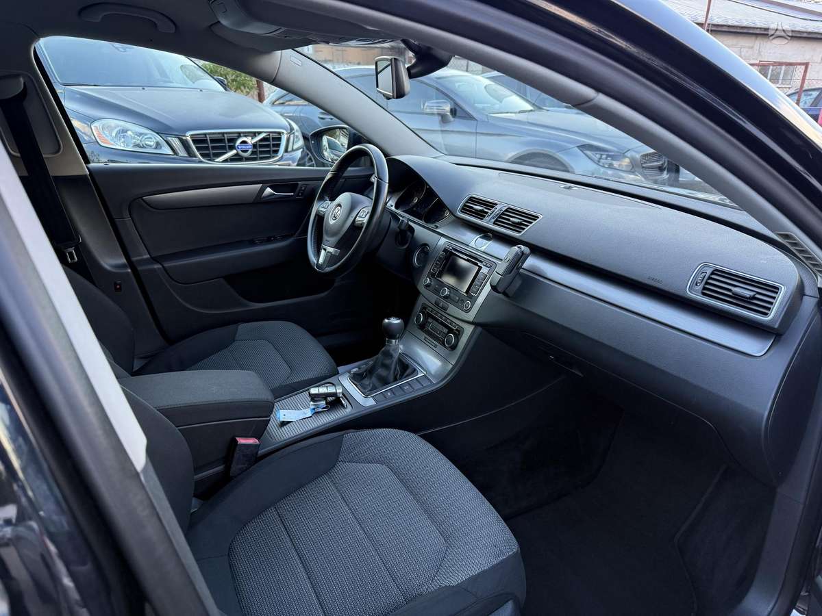 Volkswagen Passat 2012 — photo 7