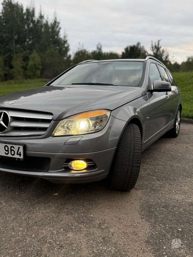 Mercedes-Benz C250 2009 — photo 10