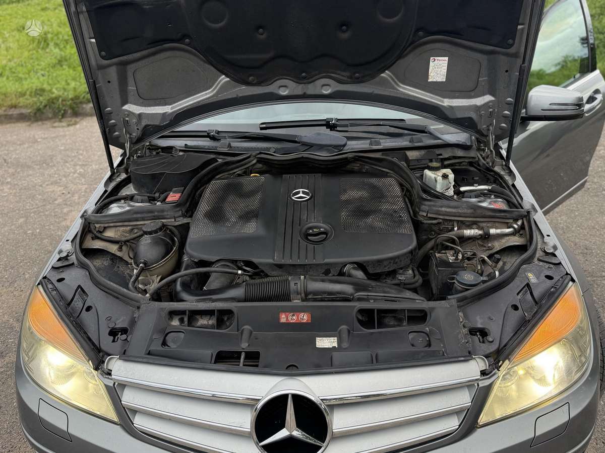 Mercedes-Benz C250 2009 — photo 11