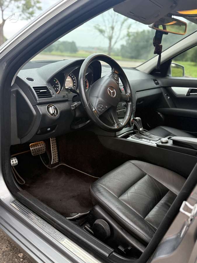 Mercedes-Benz C250 2009 — photo 13